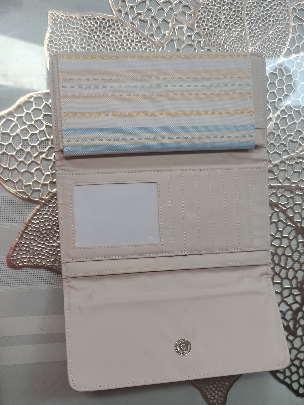 Pretty Full Size Wallet - Picture 3 of 5